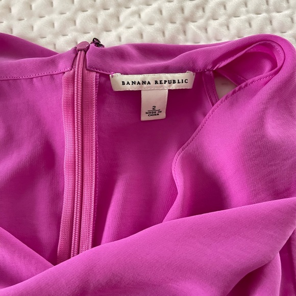 Banana Republic sleeveless blouse cowl neck 💕2 - Picture 2 of 4